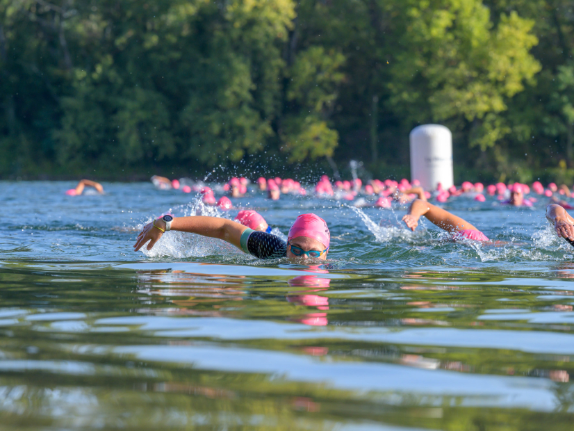 Illus - Epreuve de natation du Triathlon des Roses : port de la combinaison